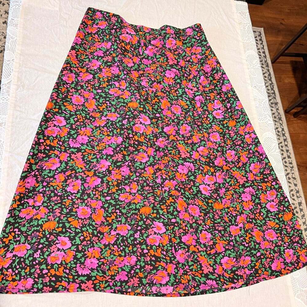 H&M Black Floral High Waisted Midi Skirt Large